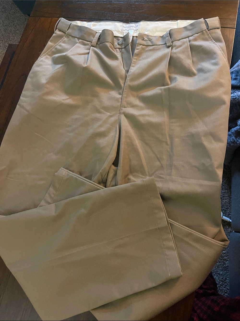 Men's Pleated Khaki Chinos - Tan